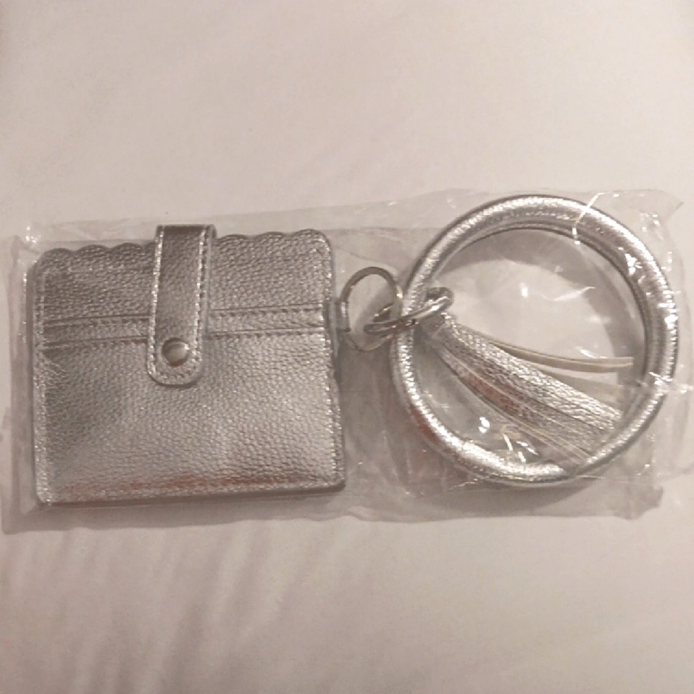 SILVER METTALIC CARD HOLDER & KEYCHAIN SET
